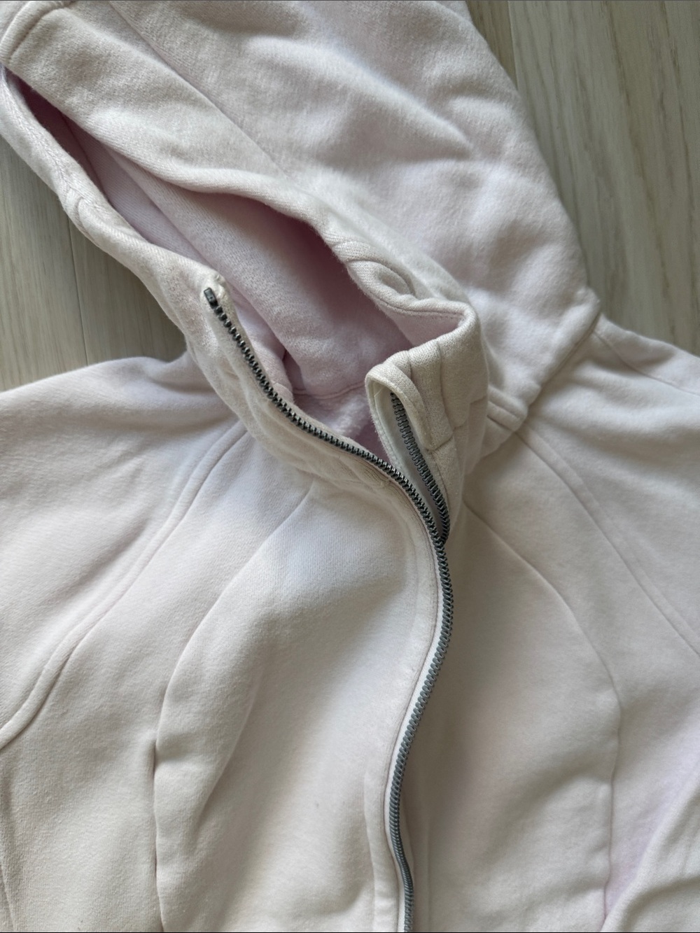 Lululemon scuba sweatshirt size 8 great condition! - Picture 2 of 3